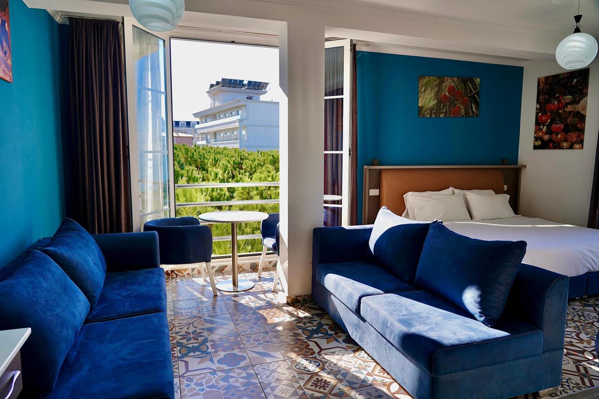 Hotel Monaco & Garden Golem  Extérieur photo
