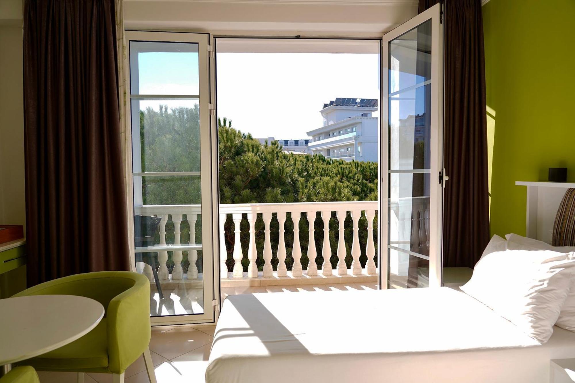 Hotel Monaco & Garden Golem  Extérieur photo